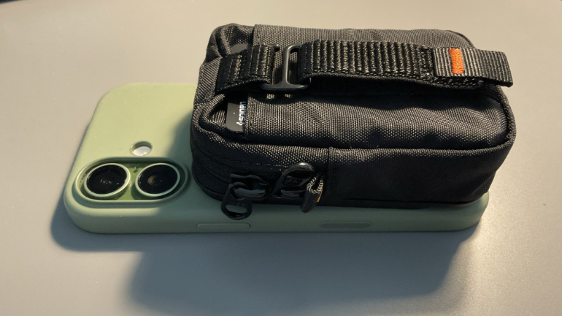 Spigen Tin Tap Zip